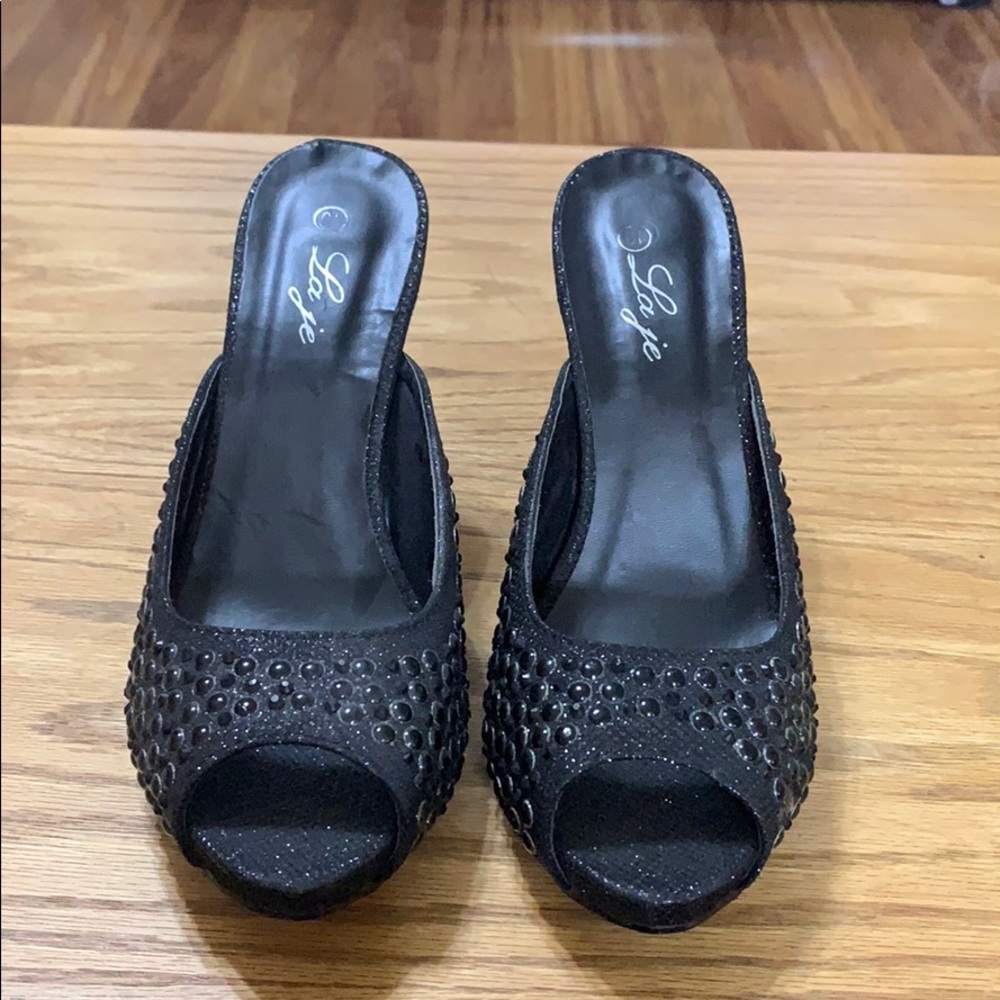 Black stone covered shiny heel
